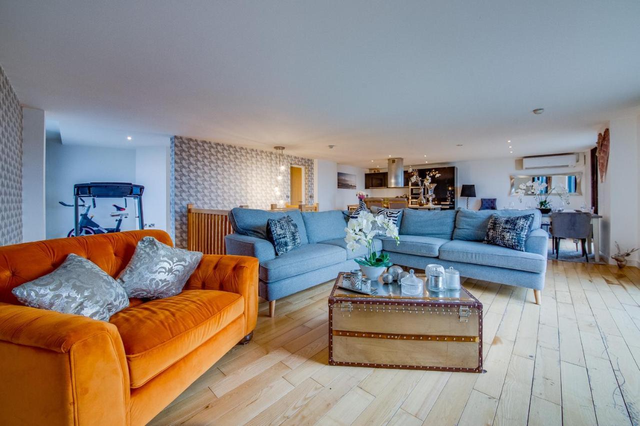 Spacious 3-Bed Penthouse With City Sky Line Views Шефилд Экстерьер фото