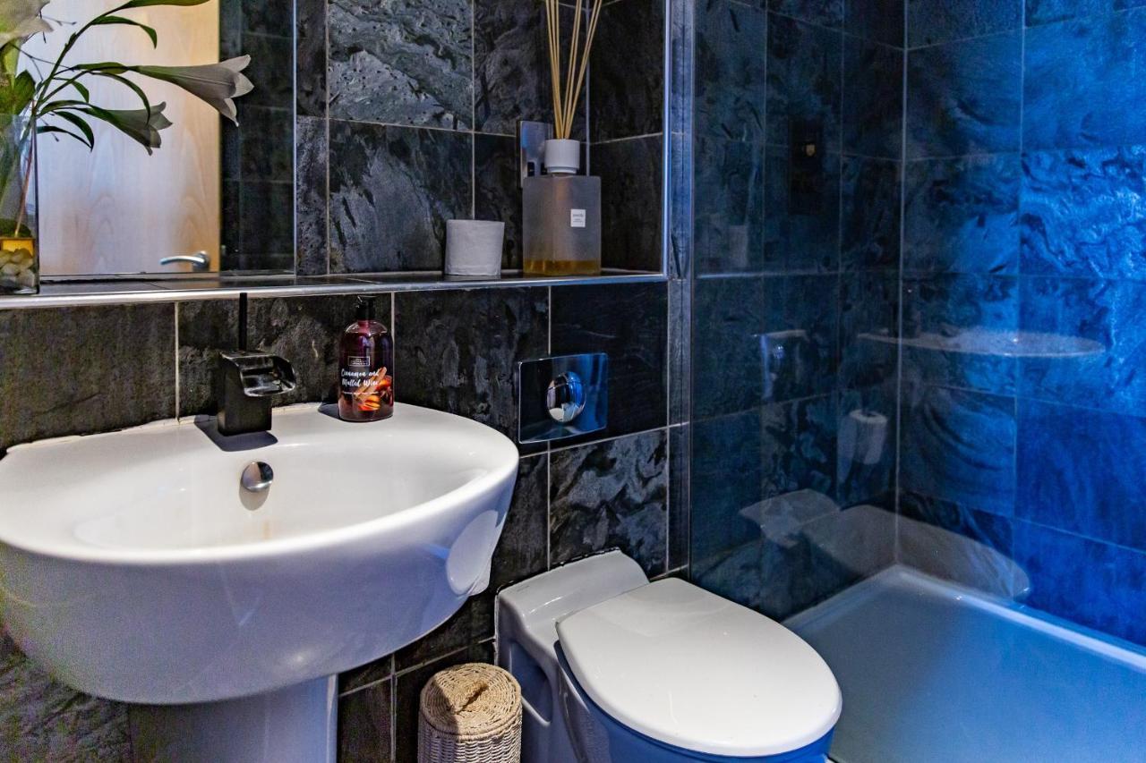 Spacious 3-Bed Penthouse With City Sky Line Views Шефилд Экстерьер фото